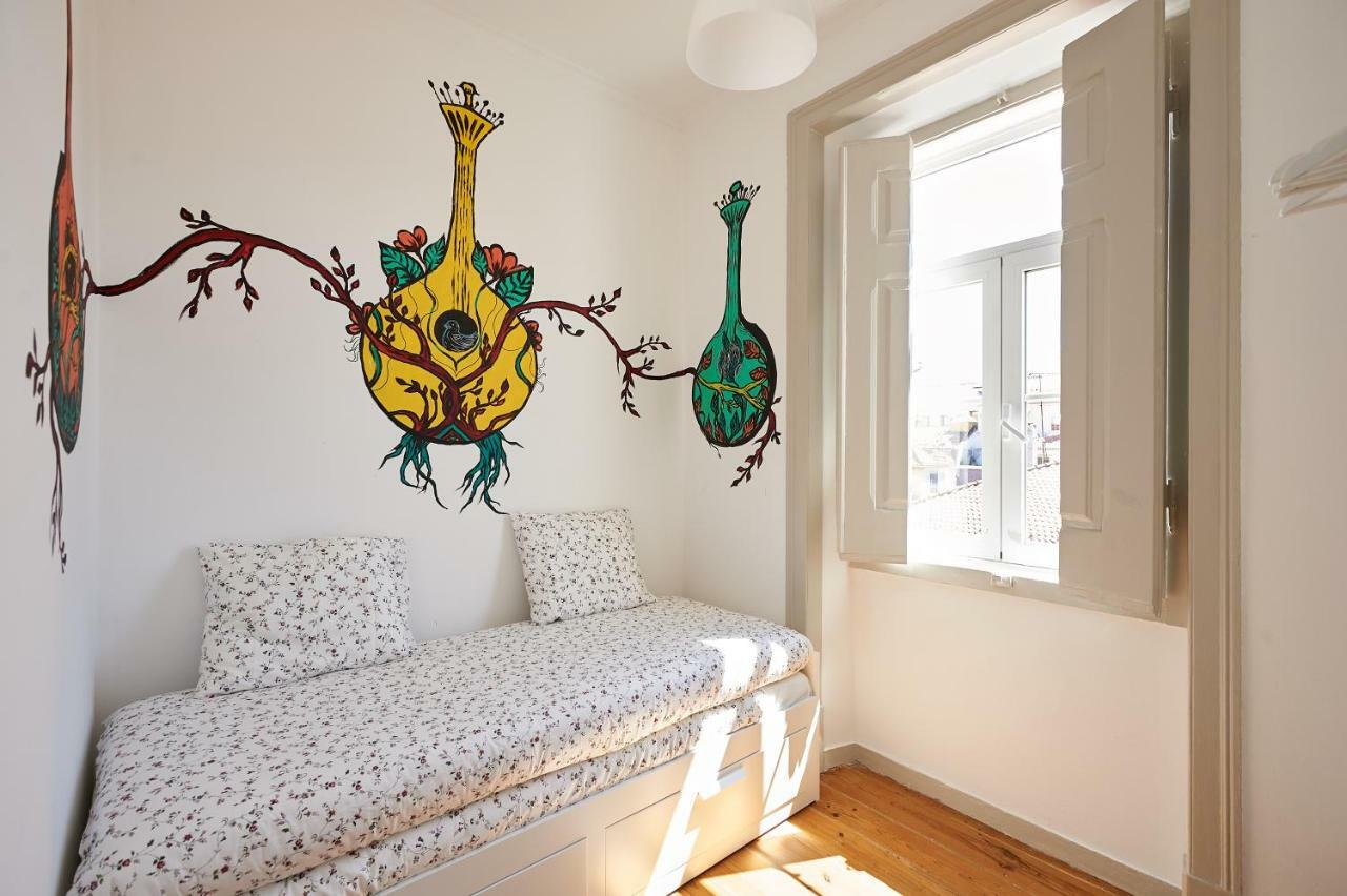 Love Inn Bairro Alto 4 Лиссабон Экстерьер фото